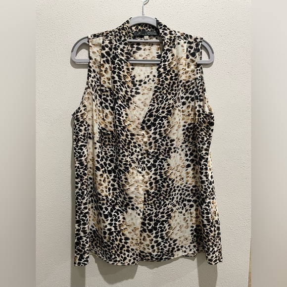 Rose & Olive Tops - Rose & Olive top. Size L